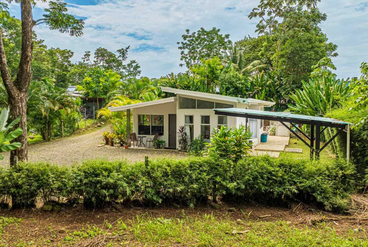 Cozy 2-Bedroom Home with Private Pool & Room to Expand Near the Beach, photo 5 of 24